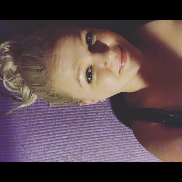 Meet Your Posher! - Picture 3 of 5